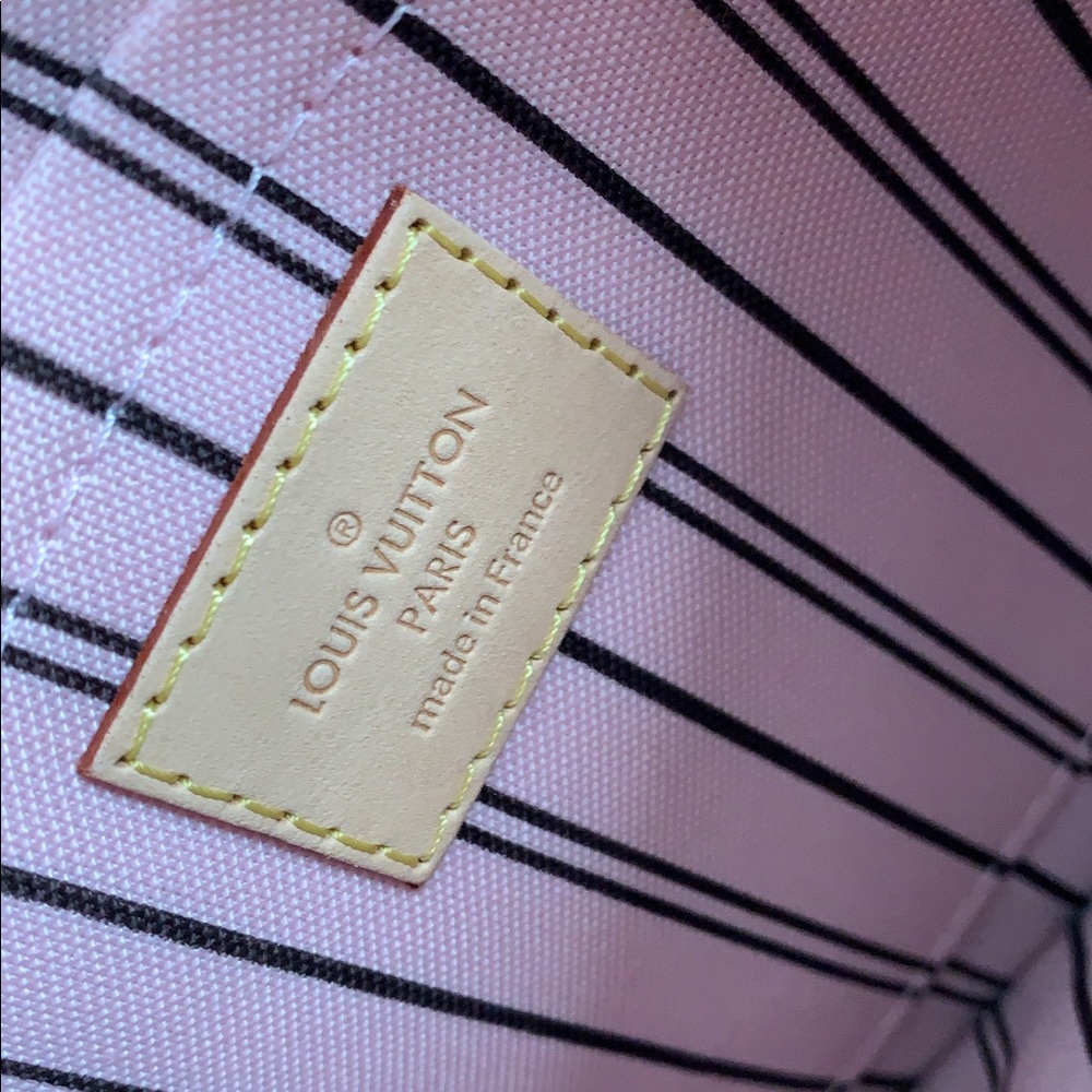 ❗️SOLD❗️Louis Vuitton MM Pouch - Picture 6 of 7